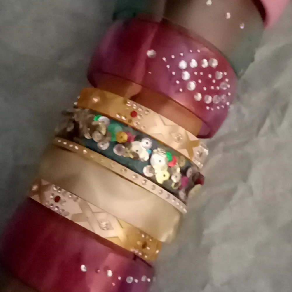 13 VINTAGE CHUNKY BEDAZZLED 80'S BANGLES - Picture 4 of 9